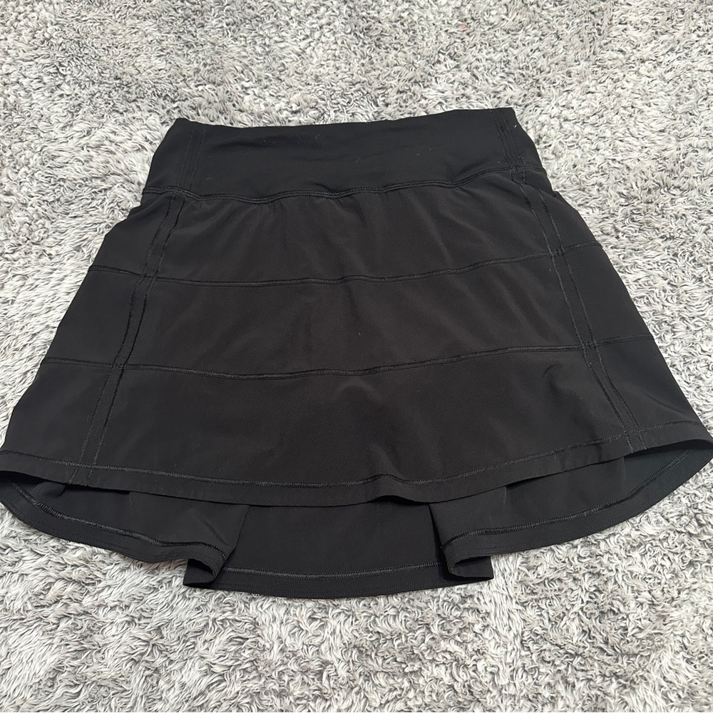 Lululemon Pace Rival skirt. Size 0. Color: Balck. Like new, barely worn.